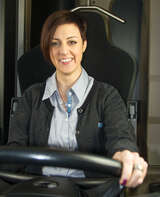 conductrice souriante